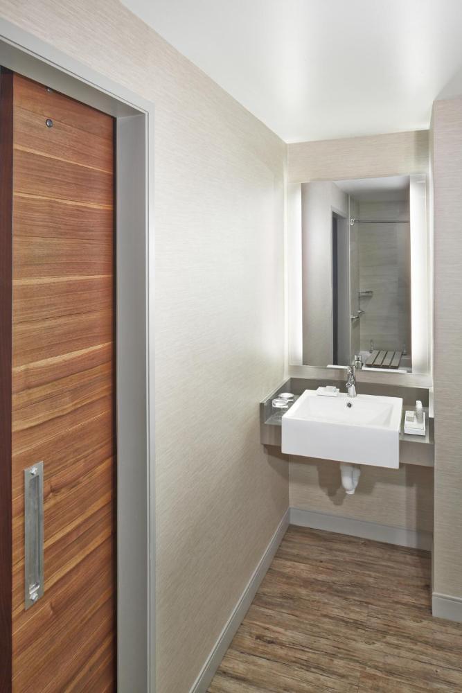 King Room - Hearing Accessible interior